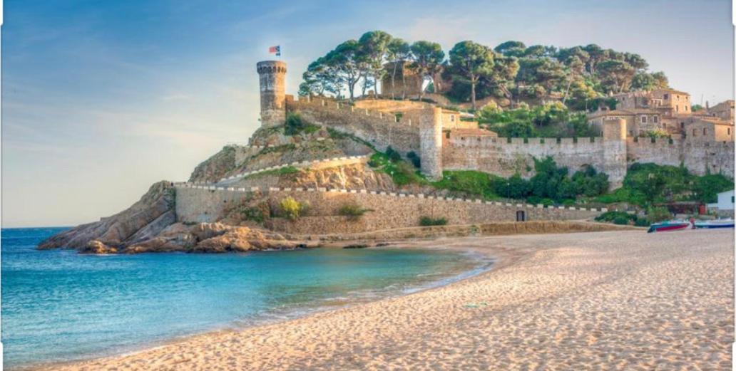 Apartamento con terraza y piscina en Malgrat de Mar Exterior foto